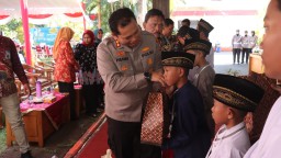 Khitanan Massal Warnai HUT RI ke-80 di Nganjuk, Ratusan Anak Ikuti dengan Antusias