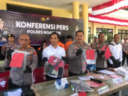 Tercekik Bunga Sepuluh Persen Lalu Cekcok Alasan Ali Merampok dan Membunuh Enik Warga Ngronggot 