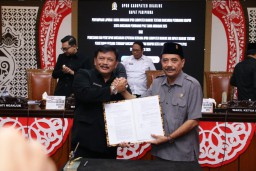 Bupati Nganjuk Menghadiri Rapat Paripurna DPRD Sepakati Perubahan Anggaran 2025