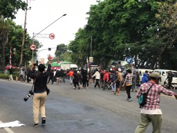 Kapolres Nganjuk Dilempari Air Kemasan dan Gedung Mapolres Kena Hujan Batu, Aksi Unjuk Rasa Memanas 