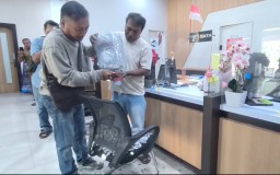 PBB Naik 350 Persen, Warga Jombang Ngamuk: Bayar Pajak Pakai Koin, Kantor Pajak Nyaris Ricuh!