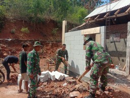 Koramil Ngetos Bedah Rumah Tidak Layak Huni