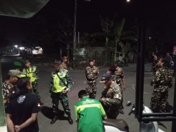 Koramil 0810-15/Rejoso dan Banser Gelar Apel serta Patroli Bersama untuk Ciptakan Kondisi Wilayah Yang Kondusif 