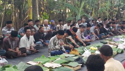 Babinsa Hadiri Tasyakuran Bersih Desa Katerban, Wujudkan Kemanunggalan TNI dengan Rakyat