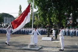 Dandim 0810/Nganjuk Jadi Pembina Upacara di SMA Negeri 3 Nganjuk, Ajak Pelajar Hindari Aksi Demo Anarkis