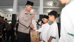 Polres Nganjuk Peringati Maulid Nabi, Santuni Yatim Piatu dan Warga Kurang Mampu