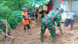 Babinsa Koramil 0810/05 Sawahan Bangun Keakraban Lewat Kerja Bakti Bersama Warga