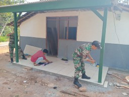 Babinsa Koramil Sawahan Gelar Karya Bakti Pembangunan RTLH di Margopatut