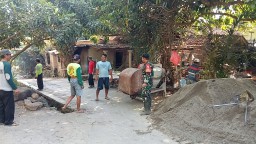 Babinsa Koramil 0810/04 Berbek Hadiri Persiapan Kerja Bakti Pengecoran Jalan di Dusun Sangkal Putung