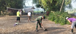 BABINSA KORAMIL 0810/18 NGETOS MELAKSANAKAN KOMSOS DENGAN PETANI JAGUNG HADAPI TANTANGAN MUSIM KEMARAU.