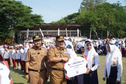 Puluhan Ribu Pelajar Beprestasi SD dan SMP di Kabupaten Nganjuk Terima Beasiswa Ratusan Hingga Jutaan Rupiah Persiswa