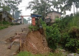 Pacitan Darurat Longsor, 28 Rumah dan Sejumlah Fasilitas Umum Rusak