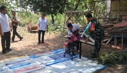 Babinsa Dampingi Pelatihan Pembuatan Pakan Ternak Metode Silase di Desa Getas