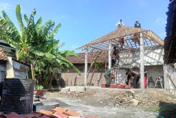 Peduli Tempat Ibadah, Babinsa Koramil 14/Gondang Karya Bakti Bangun Mushola Al-Huda
