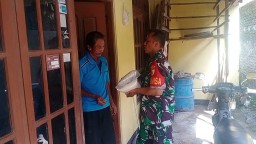 Babinsa Koramil 0810/02 Bagor Bagikan Sembako kepada Warga Binaan