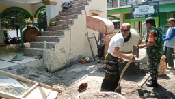 Babinsa Sekarputih Ajak Warga Gotong Royong Bangun Masjid
