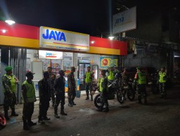 Bersama Banser, Koramil 0810/18 Ngetos Gelar Patroli Keamanan Ciptakan Lingkungan Aman