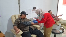 Masyarakat Nganjuk Ikut Sukseskan Donor Darah HUT Humas Polri