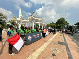 Ratusan Ojol Hadiri Deklarasi Jogo Jatim di Tugu Pahlawan Surabaya