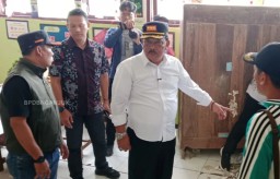 Kelas Darurat Dibangun, Kasek SDN 2 Jatigreges Terbang ke Jakarta untuk Finalisasi Program Revitalisasi