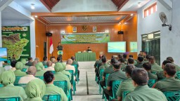 Kodim 0810 Nganjuk Bersama Kumdam V/Brawijaya Gelar Penyuluhan Hukum bagi Prajurit, PNS dan Persit