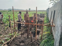 Danramil 0810/03 Loceret Hadiri Peletakan Batu Pertama Gerai KDKMP di Kecamatan Loceret