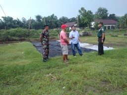 Danramil Prambon Bersama Babinsa dan Kepala Desa Laksanakan Pengecekan Lahan Koperasi Desa/Kelurahan Merah Putih (KDKMP)