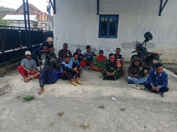 Babinsa Koramil 0810/15 Rejoso Melaksanakan Komsos Dengan Warga Masyarakat Untuk Lebih Lebih mendekatkan Diri dan Menjalin Silaturahmi