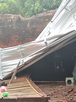 Puting Beliung Porak Poranda Drenges Kertosono, Rumah dan Kandang Ternak Roboh