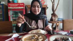 Sensasi Rasa Asam Segar dan Daging Empuk! Asem-Asem Kambing Khas Ngluyu Nganjuk yang Bikin Pejabat dan Warga Ketagihan