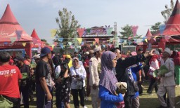 Ribuan Botok Ludes Diserbu Warga dalam Hitungan Menit Saja Festival 1.000 Botok Gejagan Bersama KKN Unair