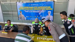 Jelang Libur Nataru Puluhan Sopir Bus di Terminal Anjuk Ladang Menjalani Tes Urine