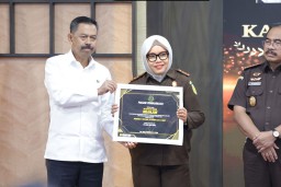 Sabet Juara 1 Kompetisi BerAKHLAK 2025, Kejari Nganjuk Raih Penghargaan Bergengsi dari Kejaksaan RI
