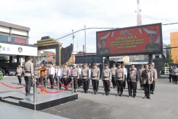 Kapolres Lamongan Berikan Penghargaan kepada 41 Personel dan Warga