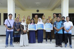 Bupati Jombang Anugerahi Penghargaan kepada Tiga Pelajar Berprestasi Tingkat Nasional