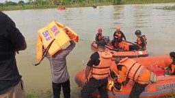 Hari Kedua Pencarian Santri Tenggelam di Waduk Penguripan, Tim SAR Kerahkan 4 Perahu Karet
