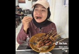 Ada Sate Gajah Nganjuk! Sensasi Sate Ayam Jumbo yang Bikin Kalap!