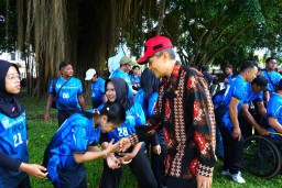Sekda Kabupaten Kediri Resmi Berangkatkan Atlet NPCI ke Paralimpiade Jatim 2025