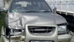 Kurang Jaga Jarak, Panther Tabrak Motor di Payaman Nganjuk, Dua Orang Luka-Luka