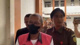 Buron Belasan Tahun, Terpidana Kasus Korupsi Dana Hibah PSSI Jombang Akhirnya Tertangkap di Karawang saat Jualan Nasi Pecel