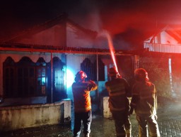 Ditinggal Ronda, Rumah Warga di Patianrowo Ludes Dilalap si Jago Merah
