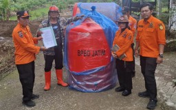 Antisipasi Kekeringan, Pemkab Nganjuk Salurkan Tandon Air 1.200 Liter ke Desa Sudimoroharjo Wilangan