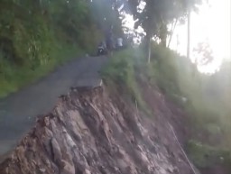 Longsor Putus Jalan Utama Desa Rejosari, Aktivitas Warga dan Siswa Terdampak