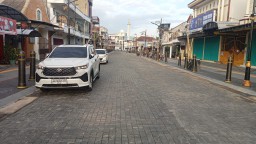 Kadishub Kediri Jelaskan Alasan Pencabutan Pagar Pembatas Jalan Stasiun di Malam Hari