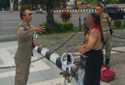 Diduga Minta Saweran Saat Live TikTok, Satpol PP Hentikan Aktivitas Konten Kreator Perempuan di SLG Kediri