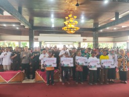 Penyerahan 220 Unit Becak Listrik Bantuan Presiden Prabowo Subianto di Kabupaten Nganjuk