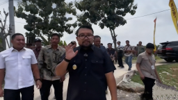 Betonisasi Jalan di Rowomarto, dari Aspal Berlubang, Jadi Jalan Harapan Ekonomi