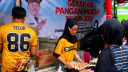 Gerakan Pangan Murah Nasional : Jelang Ramadan Warga Nganjuk Borong Sembako di Taman Pandan Wilis