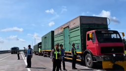 PJR Jatim VI Patroli Tertibkan Parkir Liar di Bahu Jalan Tol Kertosono - Ngawi