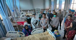 Kapolres Batu Jenguk Anggota Korban Kecelakaan Truk Rem Blong di Kota Batu, Beri Dukungan Moril